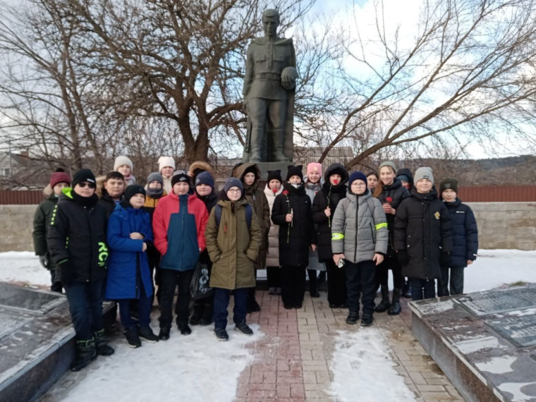 «Имя твое неизвестно, подвиг твой бессмертен».